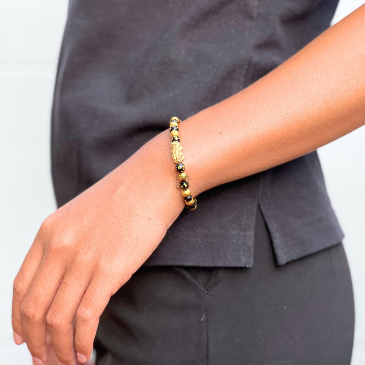 Black and Gold Feng Shui Pixiu Charm Bracelet with Beads - Image 3