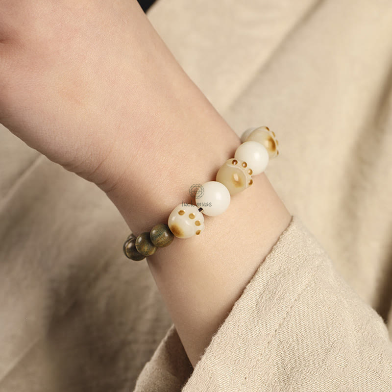 Natural Green Sandalwood Bodhi Seed Cat Paw Bracelet - Image 9