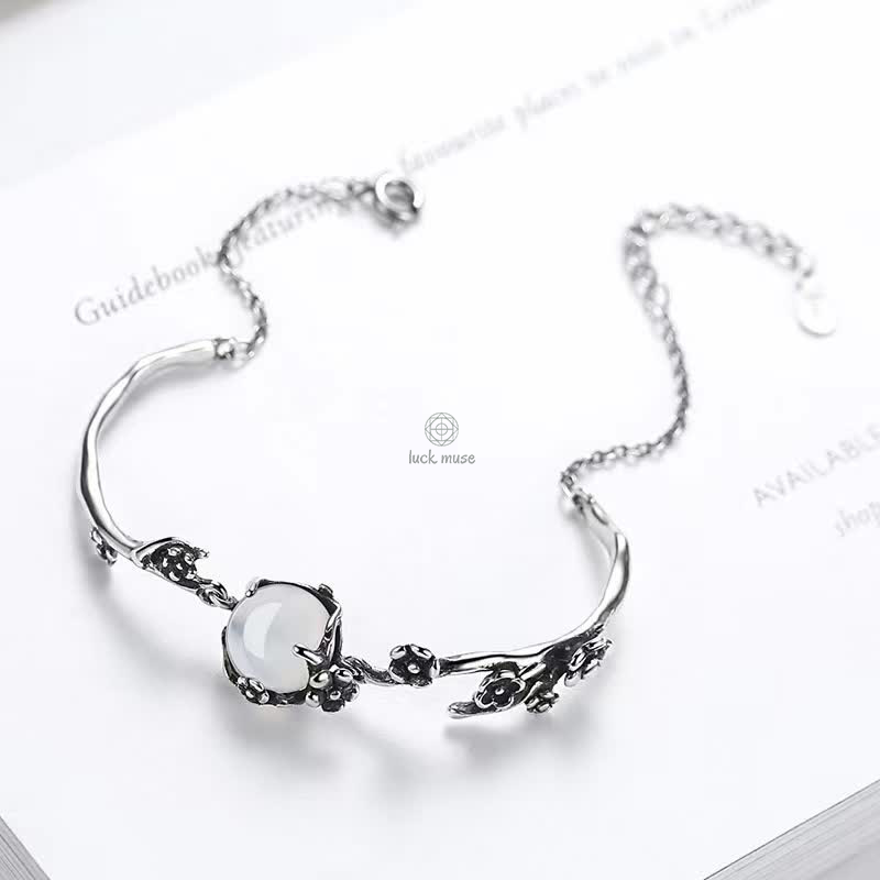 Plum Blossom Chalcedony Bracelet - Image 12